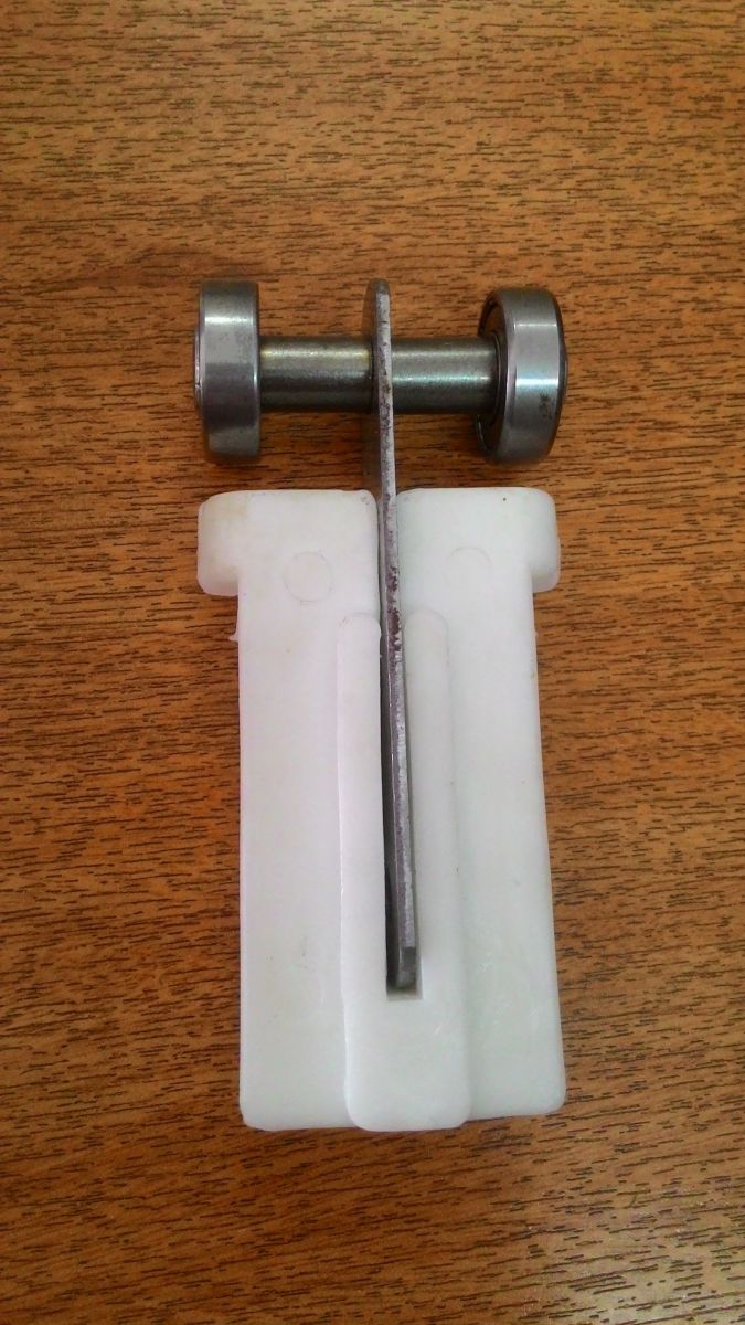 phụ kiện cửa sắt kéo 